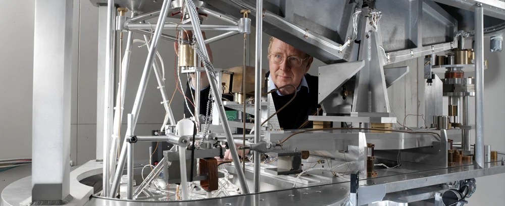 Kibble balance apparatus